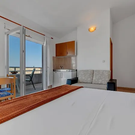Residence Apartments *