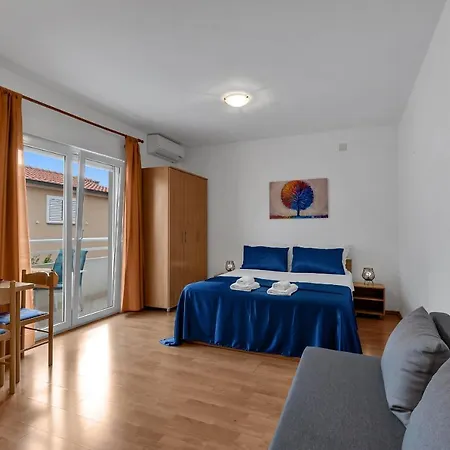 Residence Apartments *
